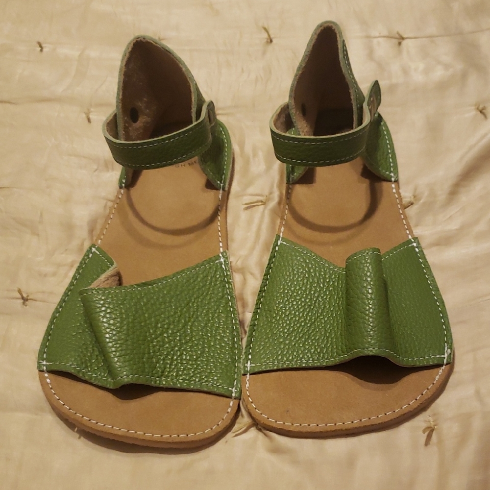 Everleigh Meadow Like New Pistachio Green Sandals Barefoot Zero Drop Womens 8W